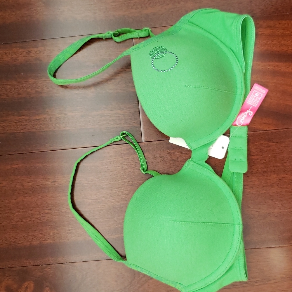 LA senza bra